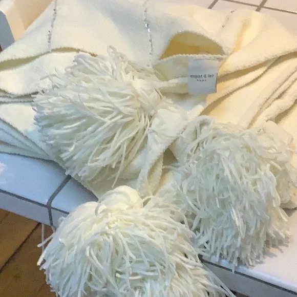 AUGUST AND LEO HOME NWOT HEAVYWEIGHT GORGEOUS THROW - Picture 3 of 5